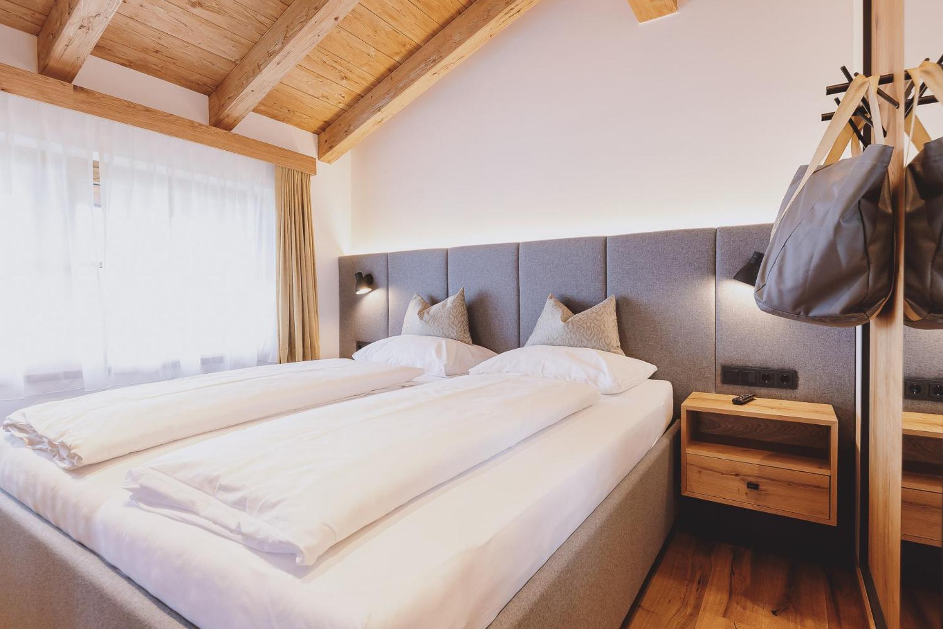 Zaglgut Hotel-Chalets Wellness & Views With Summer Card Included كابرون الغرفة الصورة