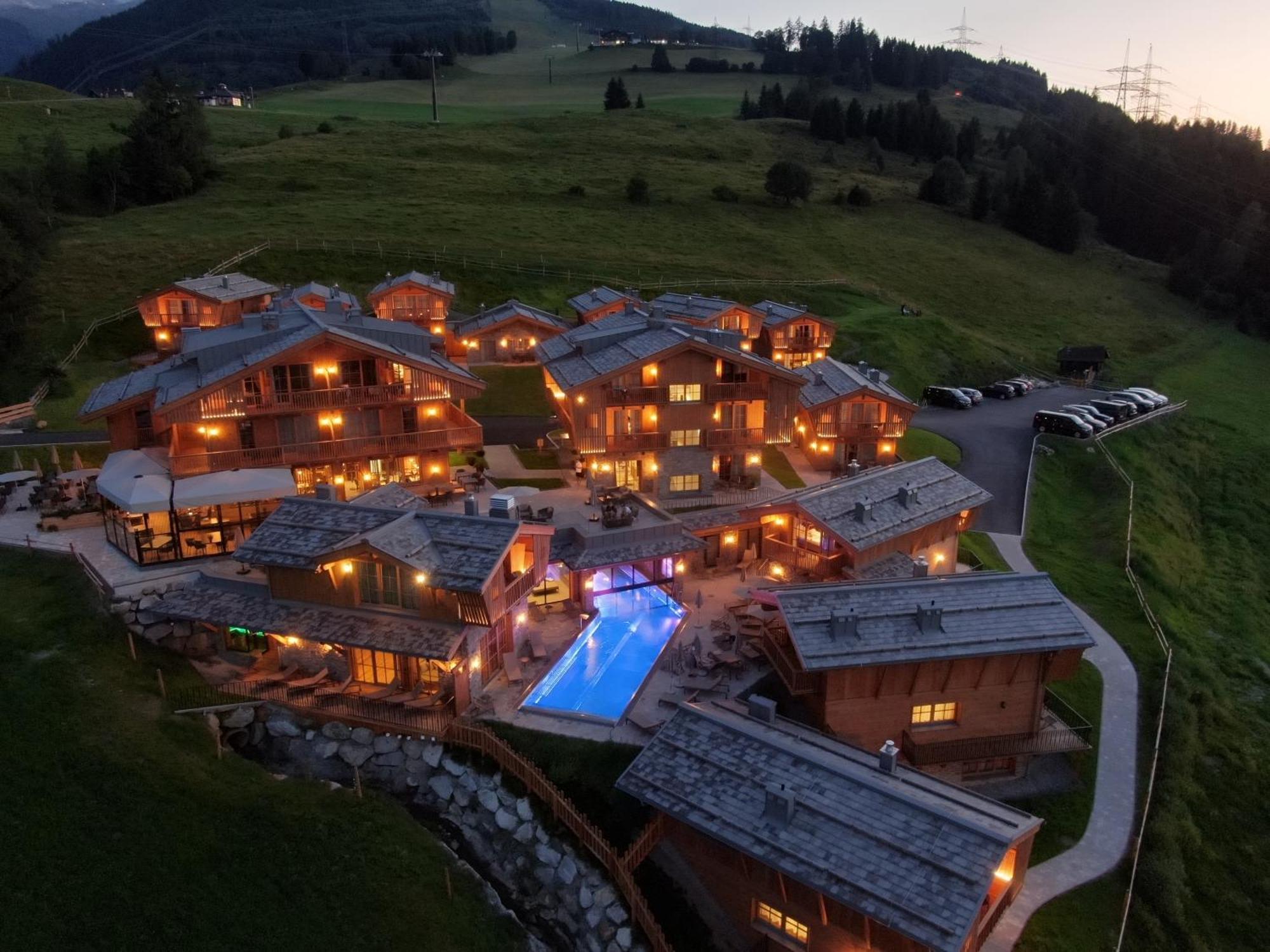 Zaglgut Hotel-Chalets Wellness & Views With Summer Card Included كابرون المظهر الخارجي الصورة